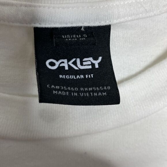 OAKLEY Men’s Two (2) White T-shirts with Print Size S - Picture 8 of 12